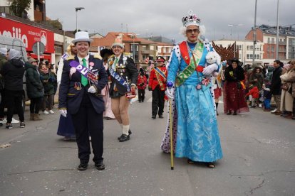 Gran desfile del sábado de Piñata en Astorga. J. NOTARIO