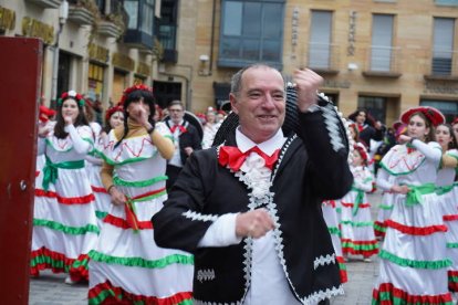Gran desfile del sábado de Piñata en Astorga. J. NOTARIO