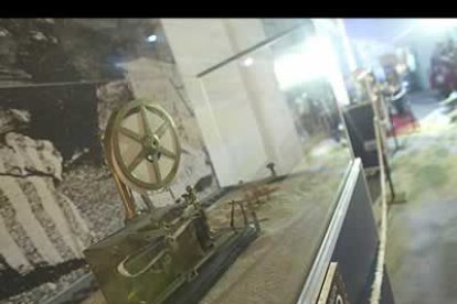La historia del ?Titanic? es estremecedora y sorprendente. En la exposición del Ayuntamiento viejo de León, el visitante se topa de bruces con ella.