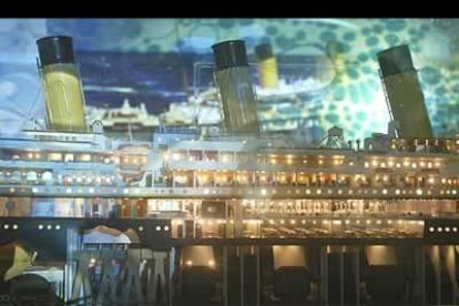 La ?joya? de al exposición es la maqueta más grande, espectacular y detallada que se ha hecho hasta el momento sobre el transatlántico: pesa 270 kilogramos y está iluminada con 2.000 puntos de luz.