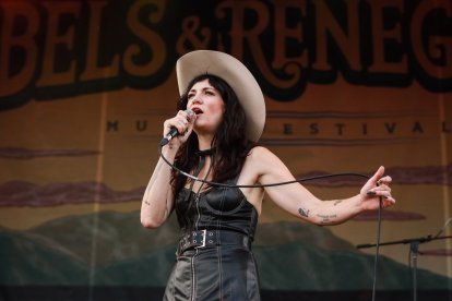 Nikki Lane. DL