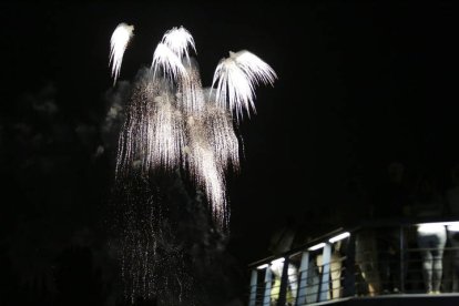 Fuegos artificiales en la noche de San Juan. FERNANDO OTERO