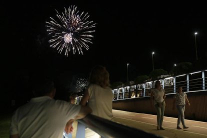 Fuegos artificiales en la noche de San Juan. FERNANDO OTERO