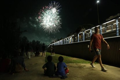 Fuegos artificiales en la noche de San Juan. FERNANDO OTERO
