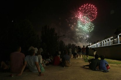 Fuegos artificiales en la noche de San Juan. FERNANDO OTERO