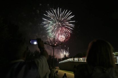 Fuegos artificiales en la noche de San Juan. FERNANDO OTERO