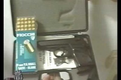 La Policía Nacional también ha encontrado armas en los domicilios registrados.