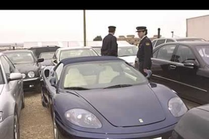 Se han precintado 42 vehículos de gama alta, de marcas como Ferrari, Rolls Royce, Mercedes...