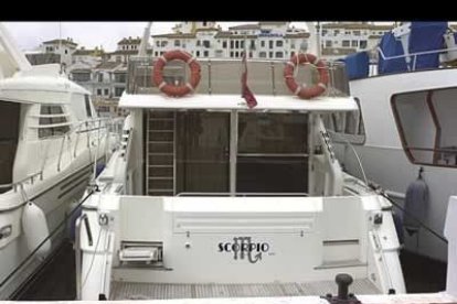 Imagen del yate que también ha sido requisado por la policía. La embarcación, de 56.5 metros, estaba atracada en Puerto Banús.