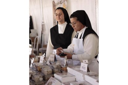 Muchas ventas de los distintos dulces monacales. CAMPOS