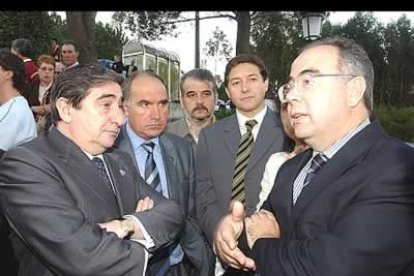 La muerte del seguidor coruñés reabre el debate sobre la seguridad en los campos de fútbol y el comportamiento de las aficiones radicales.