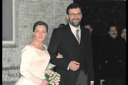 Siguiendo el consejo de su mentor, Manuel Fraga Iribarne, se casó en Pontevedra con Elvira Fernández de Balboa en 1996.