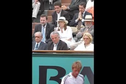 Siempre que puede, acude a actos deportivos de distinta índole. En la imagen, contempla junta a su mujer la final del Roland Garrós de tenis.