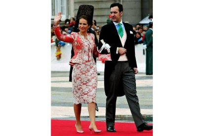 La pareja, durante la boda de los Príncipes de Asturias, Felipe de Borbón y Letizia Ortiz, en la catedral madrileña de la Almudena.