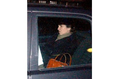 Ya por entonces se hablaba de que la pareja tenía problemas pero la hija mayor de los Reyes de España no se separó de su esposo en ningún momento e incluso le acompañó durante algunos meses a Nueva York, junto con sus dos hijos. Allí donde Jaime de Marichalar siguió unas duras sesiones de rehabilitación. La infanta compatibilizó esta estancia con sus actividades públicas.