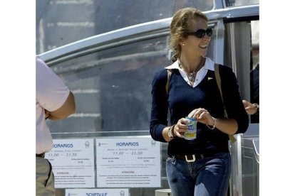 A principios de este verano comenzaron a extenderse los rumores sobre una posible separación de la pareja. El viaje de Doña Elena a Dubrovnik, junto a su hermana doña Cristina y una amiga íntima, no hizo sino aumentar las sospechas.