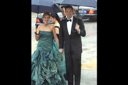 La infanta Cristina y su esposo Iñaki Urdangarín llegaron justo después de los novios.