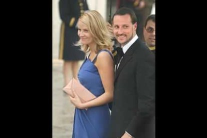 Los príncipes herederos de Noruega, Hakoon y Mette-Marit.