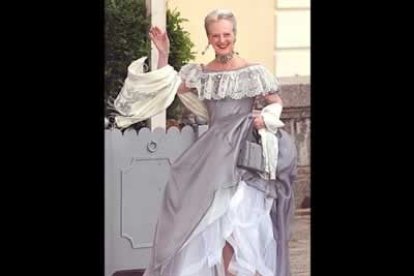 La reina Margarita de Dinamarca a su llegada a la gala.
