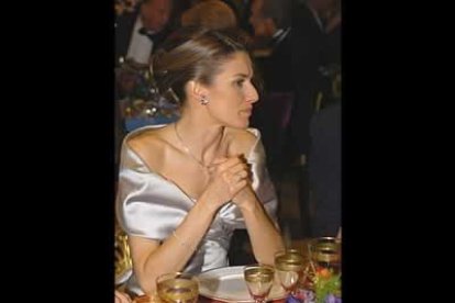 Bello primer plano de la futura princesa de Asturias antes de empezar la cena de gala.