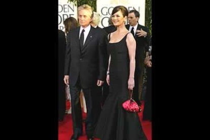 Michael Douglas, acompañado por su esposa, Catherine Zetta-Jones, recibió el premio especial de los Globos de Oro a su trayectoria cinematográfica.