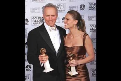 Otra película que consiguió doble estatuilla fue Million Dollar Baby, una historia ambientada en el boxeo femenino. Consiguió el premio al mejor director, Clint Eastwood, y a la mejor actriz de drama, Hilary Swank.