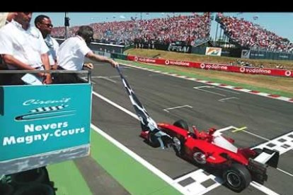 Así, cuando Alonso se reincorporó a la pista, el piloto de Ferrari ya se había instalado en cabeza de manera irreversible.