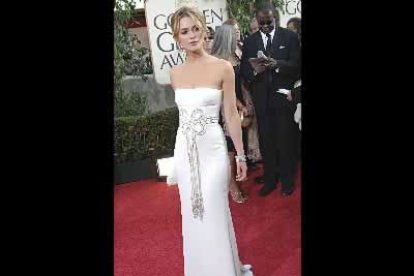 Keira Knightley, nominada como mejor actriz de comedia musical, con un modelo muy ajustado, que resaltaba su figura.