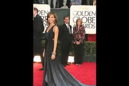 La guapa Jessica Alba llega a la gala celebrada en Beveroly Hills.