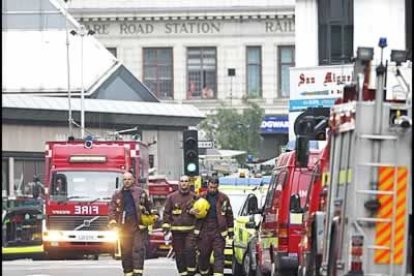 Una vista general tras la explosión en la estación de metro de Edgeware Road.