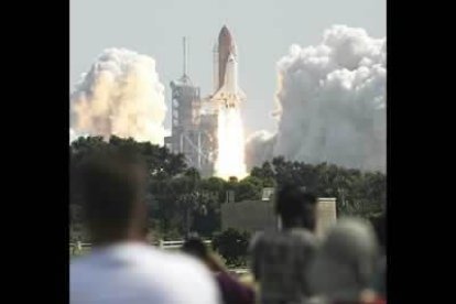 Despegó desde la base estadounidense de Cabo Cañaveral en Florida, marcando el reinicio de los vuelos tripulados estadounidenses tras 30 meses.