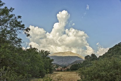 'Castillos en las nubes'. De José Diego Omaña Mielgo. En Villalfeide