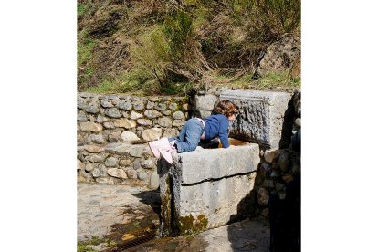 'Mitigando la sed'. De Marta Tascón Riñón. En Villalfeide.