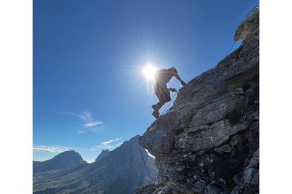 'Subiendo el sol'. De  David Giron Castellanos. En el Valle de Arbás