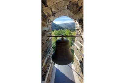 'A vista de campana'. De M.Celia Riesco Alonso. En la Ermita de Viforcos