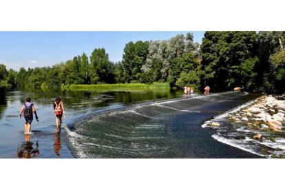 'Caminando sobre las aguas'. De Miguel Gutierrez Garcia. En Villoria de Órbigo.