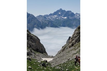 'Mar de nubes en Picos'. De Manuel Pérez Martínez. En la Canal de Asotín, en Picos de Europa.