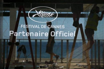 Uno de los carteles del festival. Foto: AFP