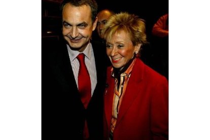 La primera mujer vicepresidenta de la historia de España se llama María Teresa Fernández de la Vega. Valenciana, de 55 años, también es una histórica socialista que Rodríguez Zapatero rescató para uno de los puestos claves de su Gobierno. Su fuerte personalidad se ha reforzado por ser pionera dentro de un mundo de hombres.
