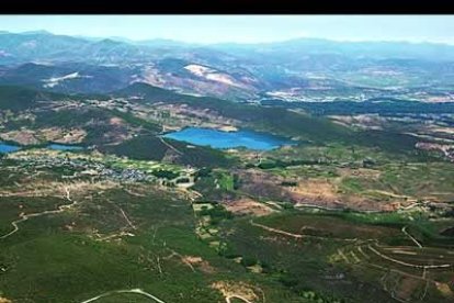 Con una superficie de alrededor de 57 hectáreas, el lago de Carucedo surgió como consecuencia del cierre del valle por los lavados auríferos de Las Médulas