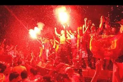 Banderas al cielo, algún que otro brindis y mucha, mucha felicidad fueron los argumentos que presidieron unos minutos de alegría desbordada no exenta en muchos casos del tradicional baño. La ocasión merecía la pena.