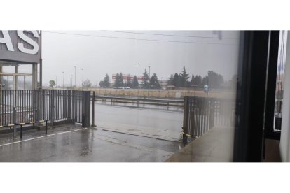 Vista de la tormenta en Trobajo del Camino. DL