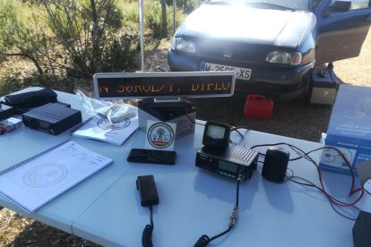 Radioaficionados de la Banda Ciudadana y de la Agrupación 30 Romeo Oscar Lima. DL