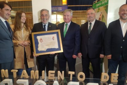 Las autoridades, esta mañana. ANA F. BARREDO