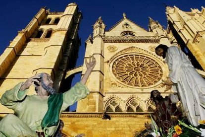 La Condena de Cristo estrenó dos nuevas imágenes, Anás y José de Arimatea.