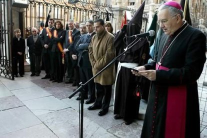El obispo y los miembros de la corporación municipal durante Locus Apellationis. Esta vez sin perdón.