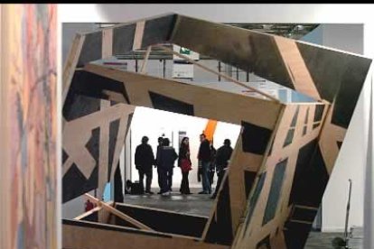 España presenta en la feria la oferta de 80 galeristas. Manu Muniategiamdikoetxea expone por la Galería Espacio Mínimo de Madrid.
