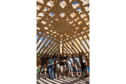 Alumnos y profesores del curso de verano de carpintería de armar. FERNANDO OTERO