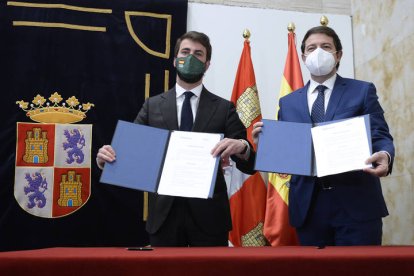 García-Gallardo y Fernández Mañueco muestran los ejes y líneas del pacto. NACHO GALLEGO