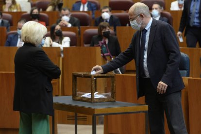Francisco Igea, durante la votación. NACHO GALLEGO